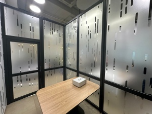 Брендирование офисных перегородок