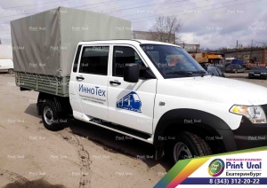 Наклейки на грузовик УАЗ для компании ИнноТех