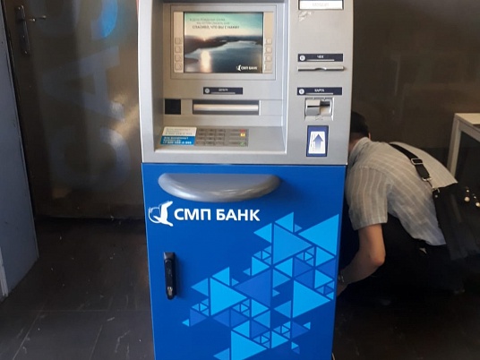 Наклейка на банкомат