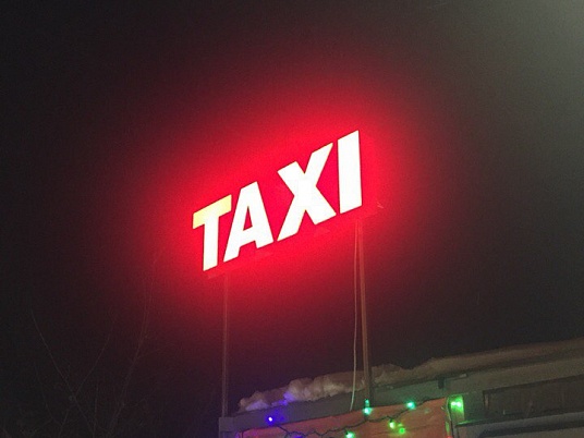 Световая вывеска такси 